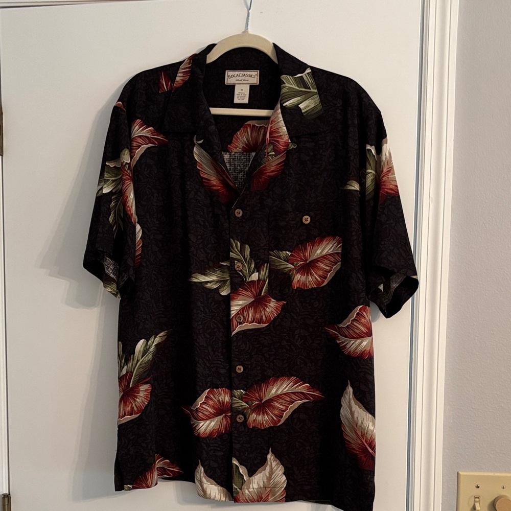 Boca Classics island wear, Black & Red Leaf Print, silk button up Shirt size M